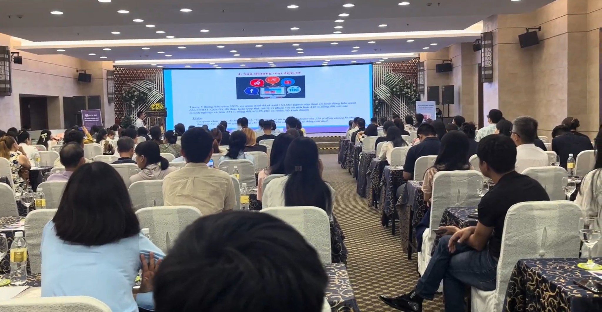 Hộ cá nhân kinh doanh qua mạng được khai, nộp thuế thay đúng không?