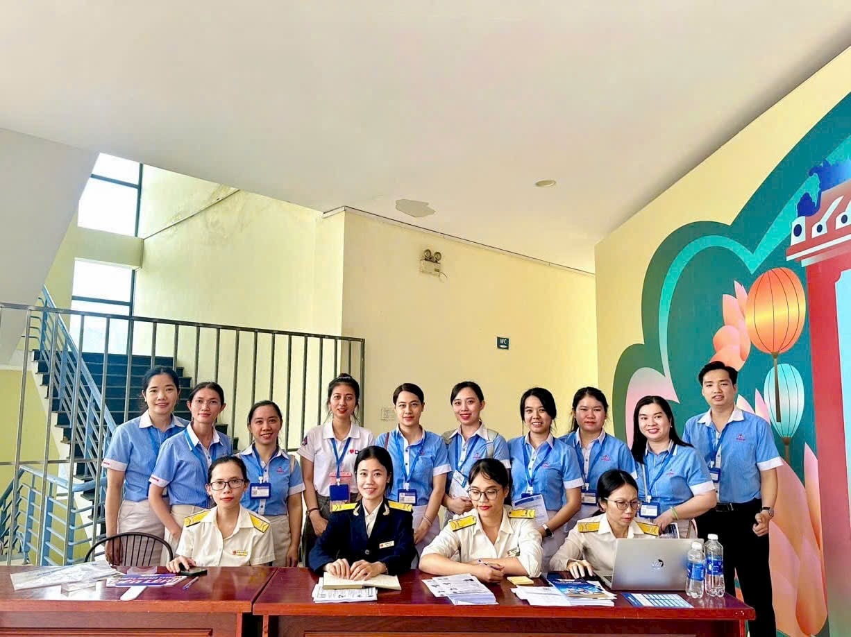 CÔNG TY KẾ TOÁN ĐẦU XUÂN ĐỨC ĐỒNG HÀNH CÙNG CƠ QUAN THUẾ TRONG 60 NGÀY CAO ĐIỂM CHUYỂN ĐỔI TỪ THUẾ KHOÁN SANG KÊ KHAI VỚI HỘ KINH DOANH.