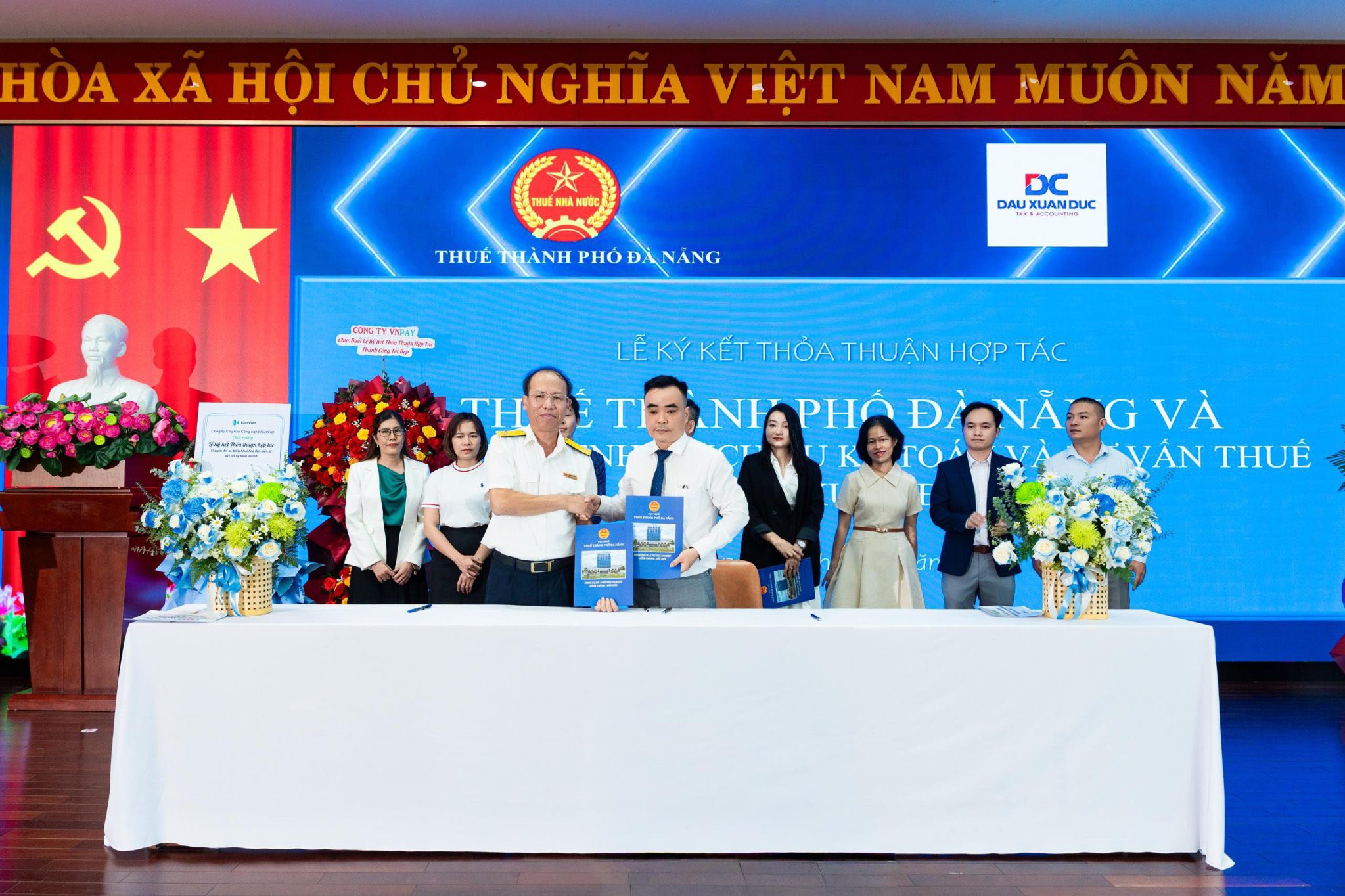 Cty tài chính kế toán & TV thuế Đầu Xuân Đức ký kết cùng thuế TP Đà Nẵng trong đồng hành cùng HKD