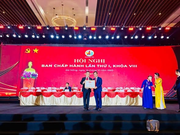 Chúc mừng anh Đầu Xuân Đức nhận được Bằng khen của TW Hội Doanh Nhân Trẻ Việt Nam